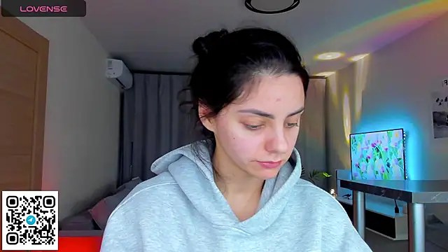 EmiliaZen online show from 04/10/26, 04:33