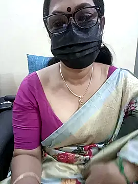 niiveditha online show from 02/07/25, 04:46