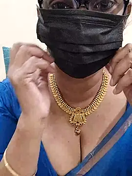 niiveditha online show from 02/18/25, 04:48