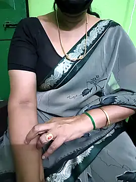 niiveditha online show from 03/13/25, 01:40