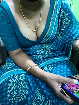 niiveditha online show from 09/18/25, 02:08