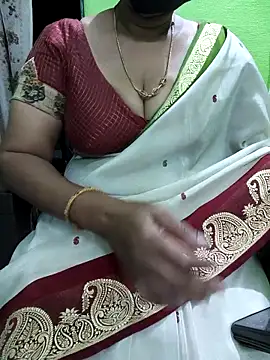 niiveditha online show from 10/08/25, 02:36