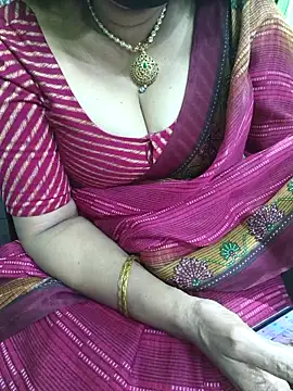 niiveditha online show from 11/22/25, 09:08