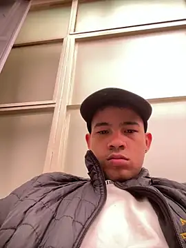 Snapshot of Twink_X chatting on 02/17/25, 07:21 Twink X online show from 02/17/25, 07:21