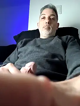 Snapshot of Sexyguycumming chatting on 10/28/25, 02:37 Sexyguycumming online show from 10/28/25, 02:37