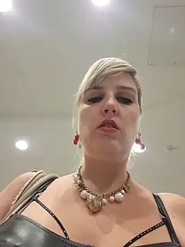 Sexybiene969 online show from 10/27/25, 04:00