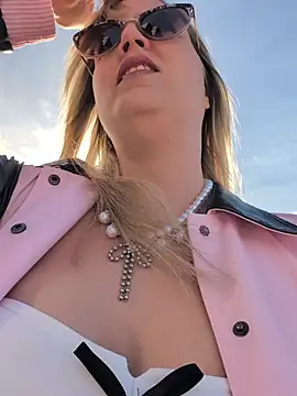 Sexybiene969 online show from 04/06/26, 03:24