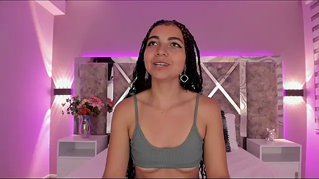 Snapshot of ValerieHyde chatting on 03/01/25, 06:03 ValerieHyde online show from 03/01/25, 06:03