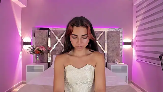 Snapshot of ValerieHyde chatting on 03/08/25, 03:28 ValerieHyde online show from 03/08/25, 03:28