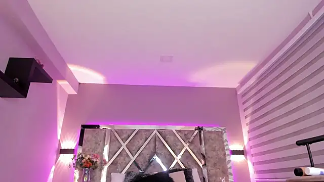 Snapshot of ValerieHyde chatting on 03/08/25, 06:32 ValerieHyde online show from 03/08/25, 06:32