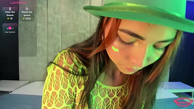 Snapshot of ValerieHyde chatting on 03/18/25, 03:31 ValerieHyde online show from 03/18/25, 03:31