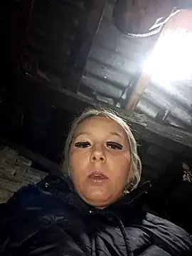 hotamanda01 online show from 11/13/25, 08:41