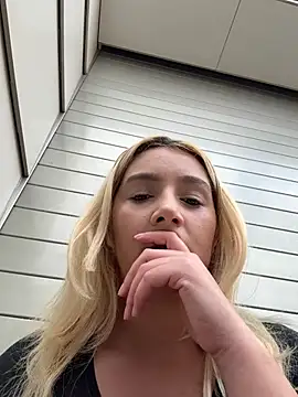 hotamanda01 online show from 03/01/26, 11:34