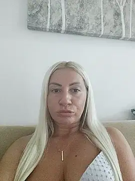 Snapshot of visnjica chatting on 09/14/25, 04:39 visnjica online show from 09/14/25, 04:39