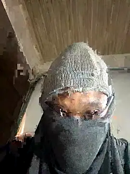 OneWhoBringsJoy online show from 11/12/25, 01:44