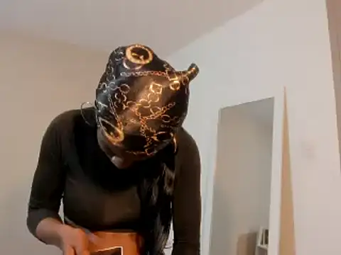 enyelsalas2 online show from 03/21/25, 01:24