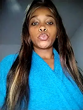 Snapshot of moree_Queen chatting on 02/16/25, 01:49 moree Queen online show from 02/16/25, 01:49