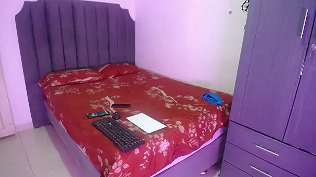 Snapshot of moree_Queen chatting on 09/20/25, 09:16 moree Queen online show from 09/20/25, 09:16