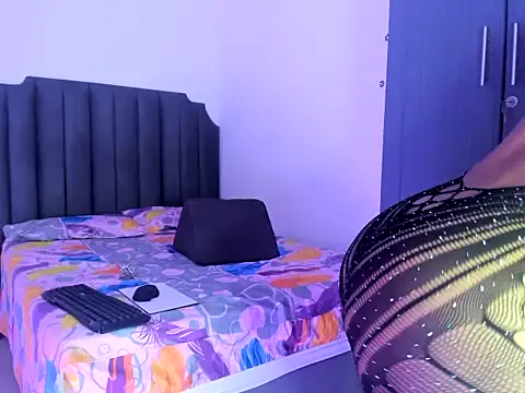 Snapshot of moree_Queen chatting on 11/18/25, 06:01 moree Queen online show from 11/18/25, 06:01