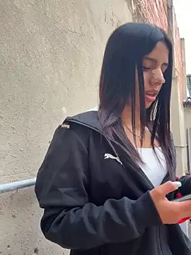 Laura-Khalifa online show from 02/14/25, 10:36