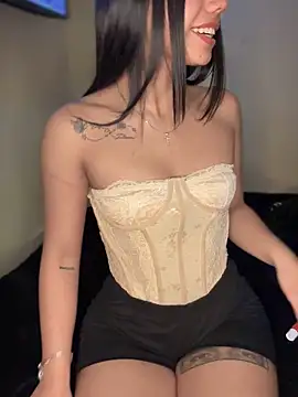 Laura-Khalifa online show from 10/18/25, 05:21