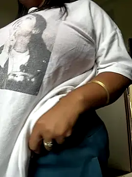 Snapshot of sinnerlady chatting on 11/01/25, 04:25 sinnerlady online show from 11/01/25, 04:25