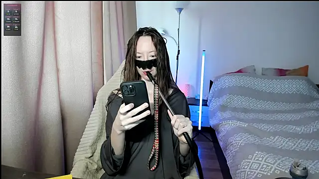 holyharlot online show from 03/17/25, 09:33