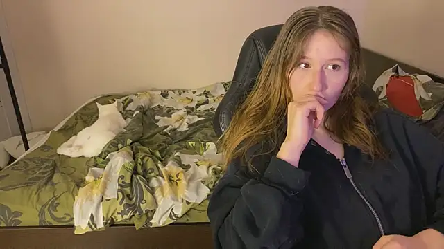 Sabrinaanddaniel online show from 10/27/25, 06:45