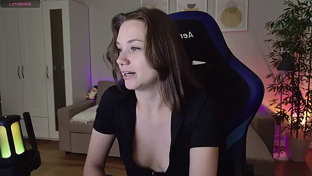 Snapshot of alexa_feels_ chatting on 06/07/26, 04:11 alexa feels online show from 06/07/26, 04:11