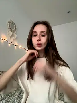 Snapshot of RosieMills chatting on 12/16/25, 03:28 RosieMills online show from 12/16/25, 03:28