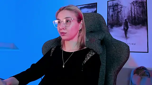 Snapshot of PhilippaAdamas chatting on 03/06/25, 08:52 PhilippaAdamas online show from 03/06/25, 08:52