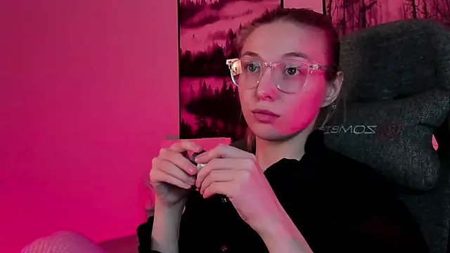 Snapshot of PhilippaAdamas chatting on 03/07/25, 05:40 PhilippaAdamas online show from 03/07/25, 05:40