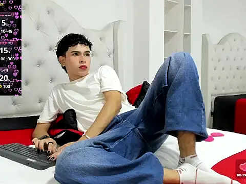 Aiiden 15 online show from 02/07/25, 12:06