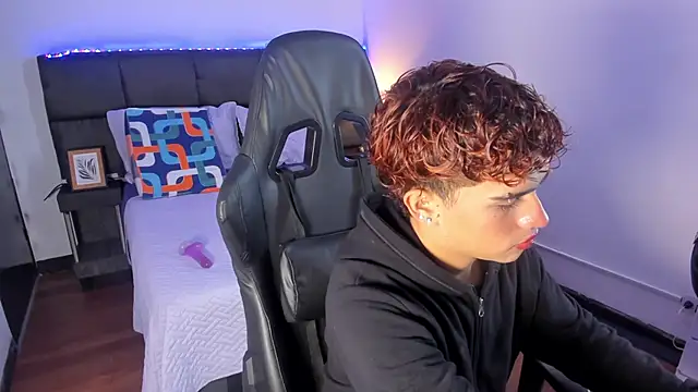 Aiiden 15 online show from 12/02/25, 12:54