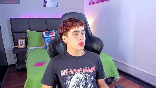 Aiiden 15 online show from 12/22/25, 12:57