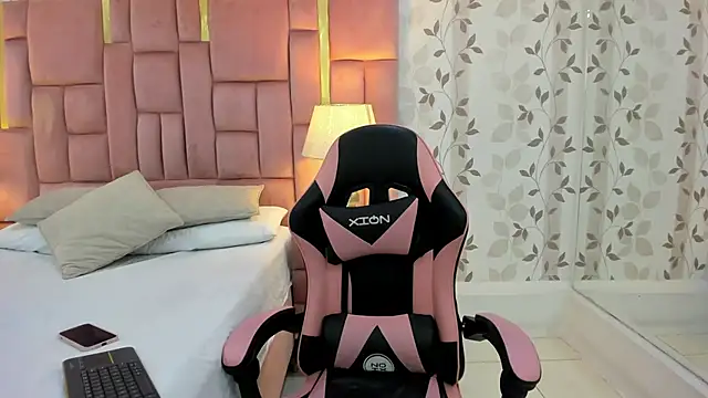 ArianaFranco online show from 11/25/25, 01:22