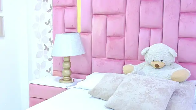 Snapshot of ArianaFranco chatting on 07/18/26, 12:53 ArianaFranco online show from 07/18/26, 12:53