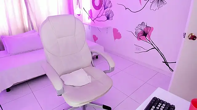 Isabela Fiorelli online show from 11/04/25, 01:21