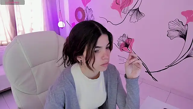 Isabela Fiorelli online show from 04/12/26, 01:05