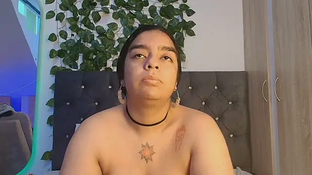 Snapshot of lauravince chatting on 06/27/26, 10:04 lauravince online show from 06/27/26, 10:04