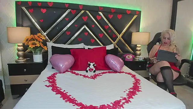 SophieWinsloow online show from 02/14/25, 12:57