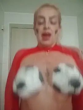 Snapshot of SophieWinsloow chatting on 06/27/26, 03:39 SophieWinsloow online show from 06/27/26, 03:39