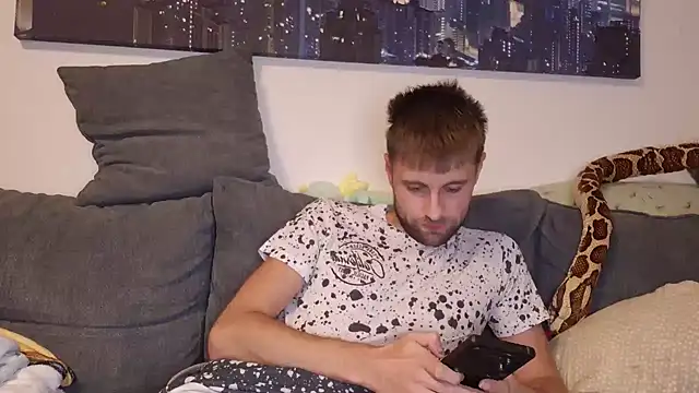 ademandjulia online show from 11/06/25, 05:36