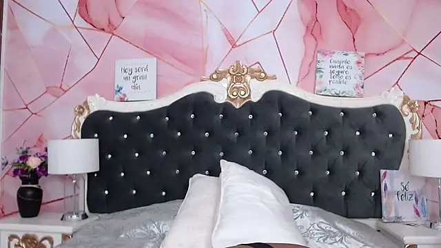 LindaBird online show from 09/22/25, 08:11