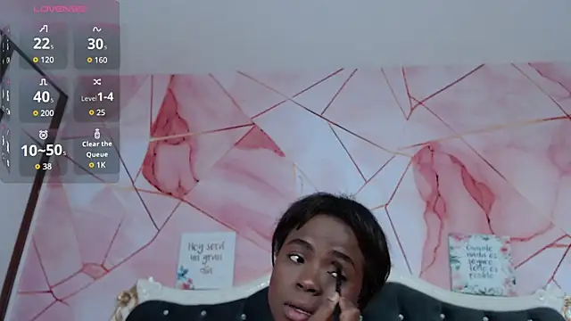 Snapshot of LindaBird chatting on 02/02/26, 09:24 LindaBird online show from 02/02/26, 09:24