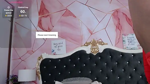 Snapshot of LindaBird chatting on 02/13/26, 08:38 LindaBird online show from 02/13/26, 08:38