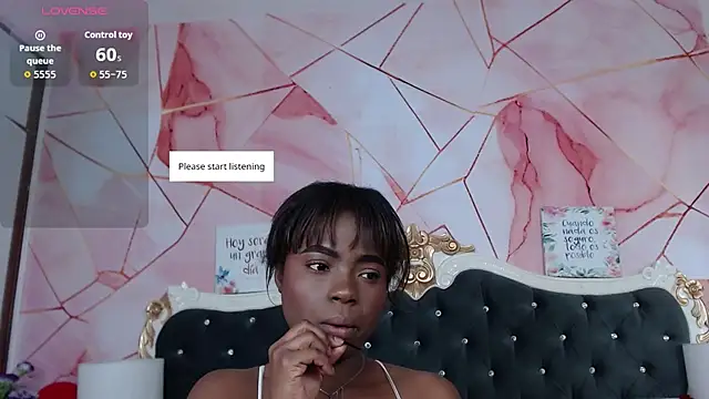 Snapshot of LindaBird chatting on 02/22/26, 12:26 LindaBird online show from 02/22/26, 12:26