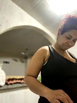 Carola-Ross online show from 10/17/25, 06:43