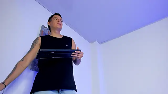 hugosan12 online show from 03/13/26, 04:35