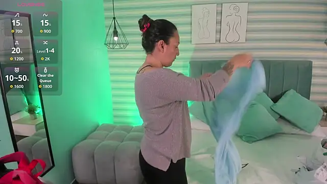 abby apple online show from 10/11/25, 01:42